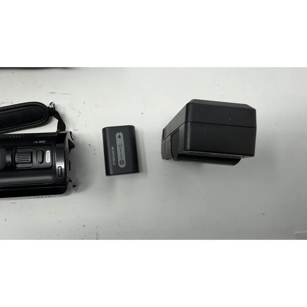 Sony HDR-CX100 Handycam Digital Camcorder Black Battery/Charger CLEAN TESTED